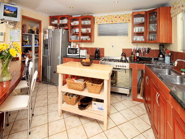 H2402Kitchen_1013